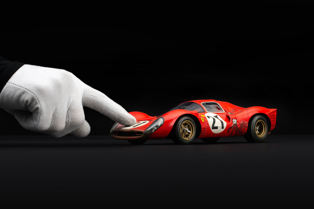 Ferrari 330 P4 - 1967 Le Mans - Ludovico Scarfiotti & Mike Parkes - con daños y suciedad en las carreras